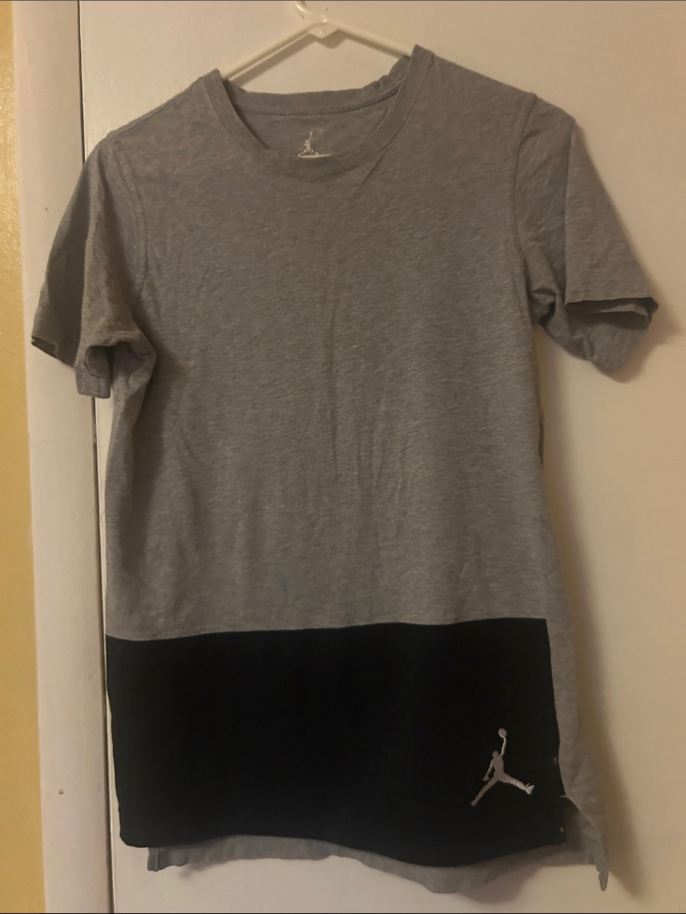 Jordan Men's Short-Sleeve Crewneck Tee in Gray with Black Accent